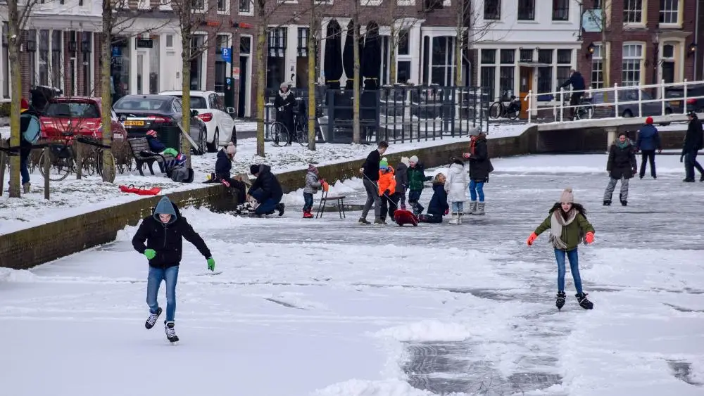 schaatsen op een natuurlijke ijsbaan